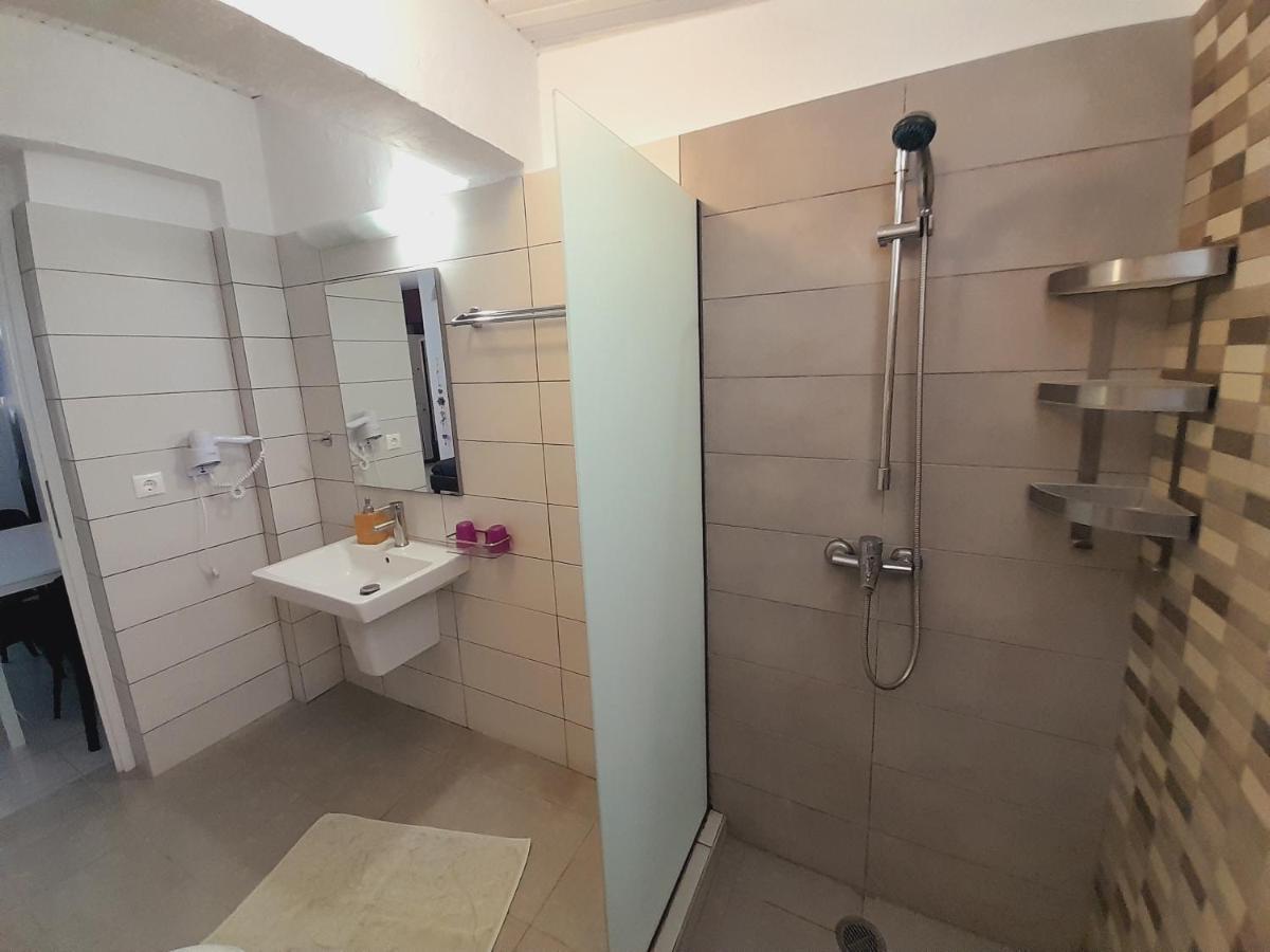 פליראקי Roseberry Studios מראה חיצוני תמונה